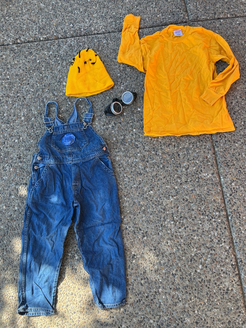Kids Minion Costume 4 Pieces: Yellow Shirt, Oshkosh Overalls-Sz 6, Hat & Goggles - Picture 2 of 9